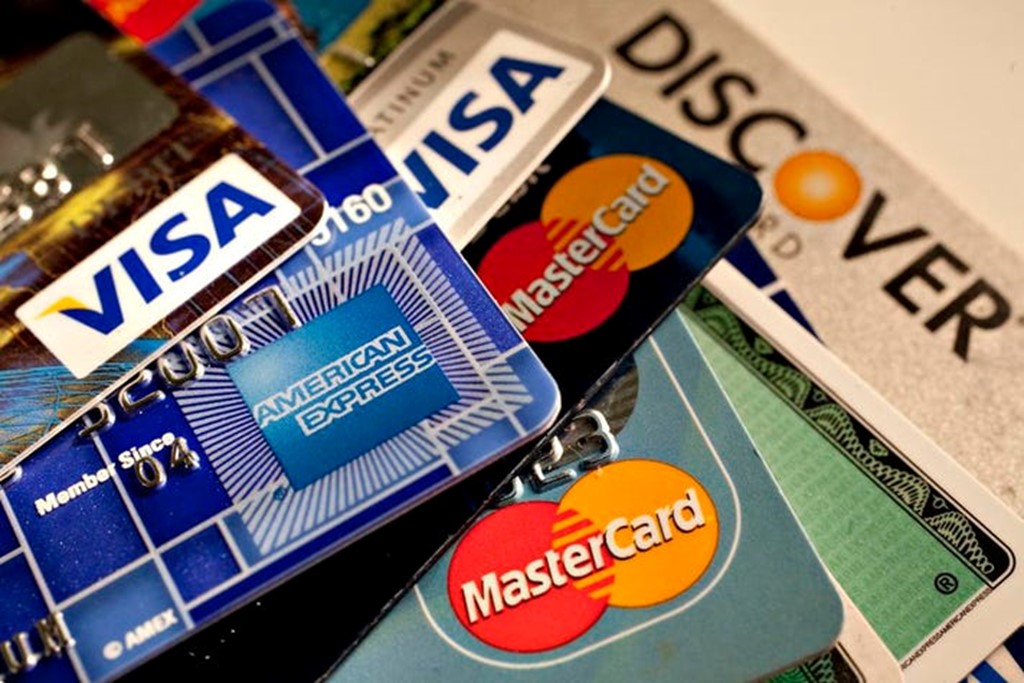 U.S. Credit-Card Balances Soar 16% to Pass $1 Trillion for 1st Time